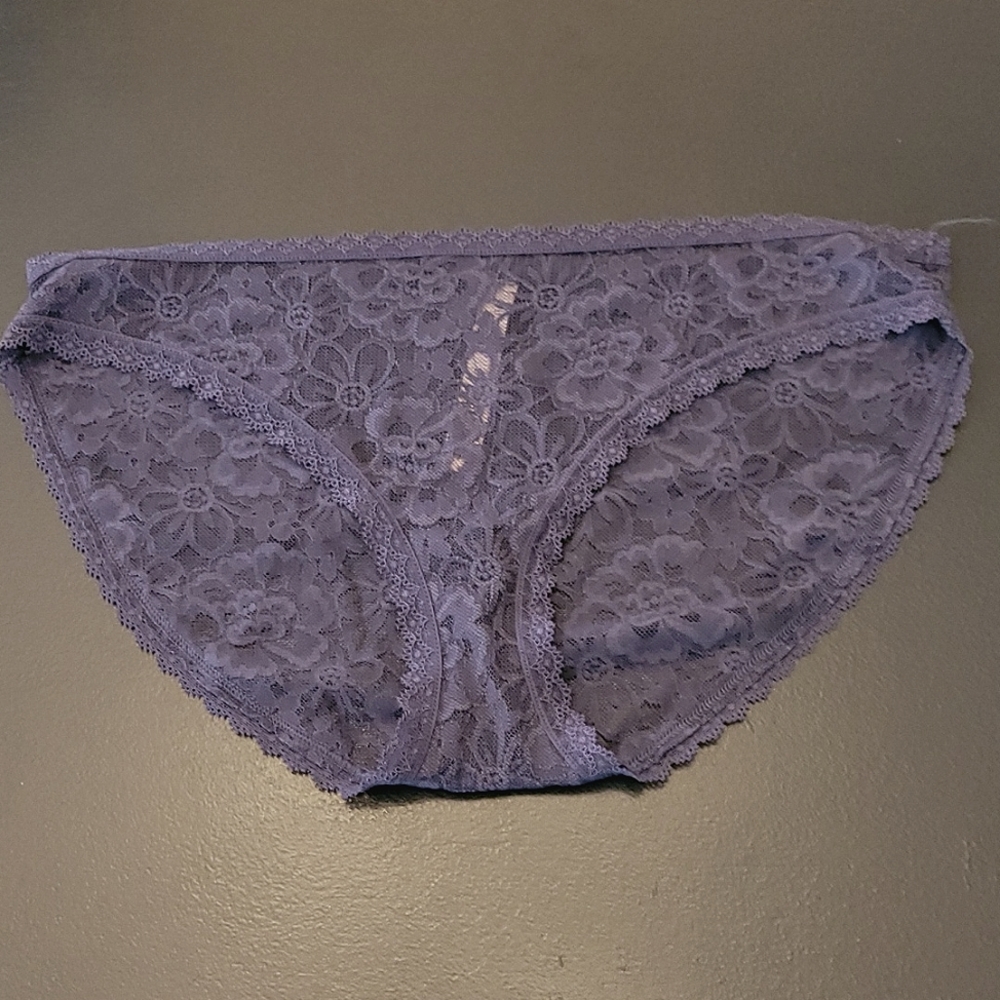 Nwot Victoria's secret lace bikini panties